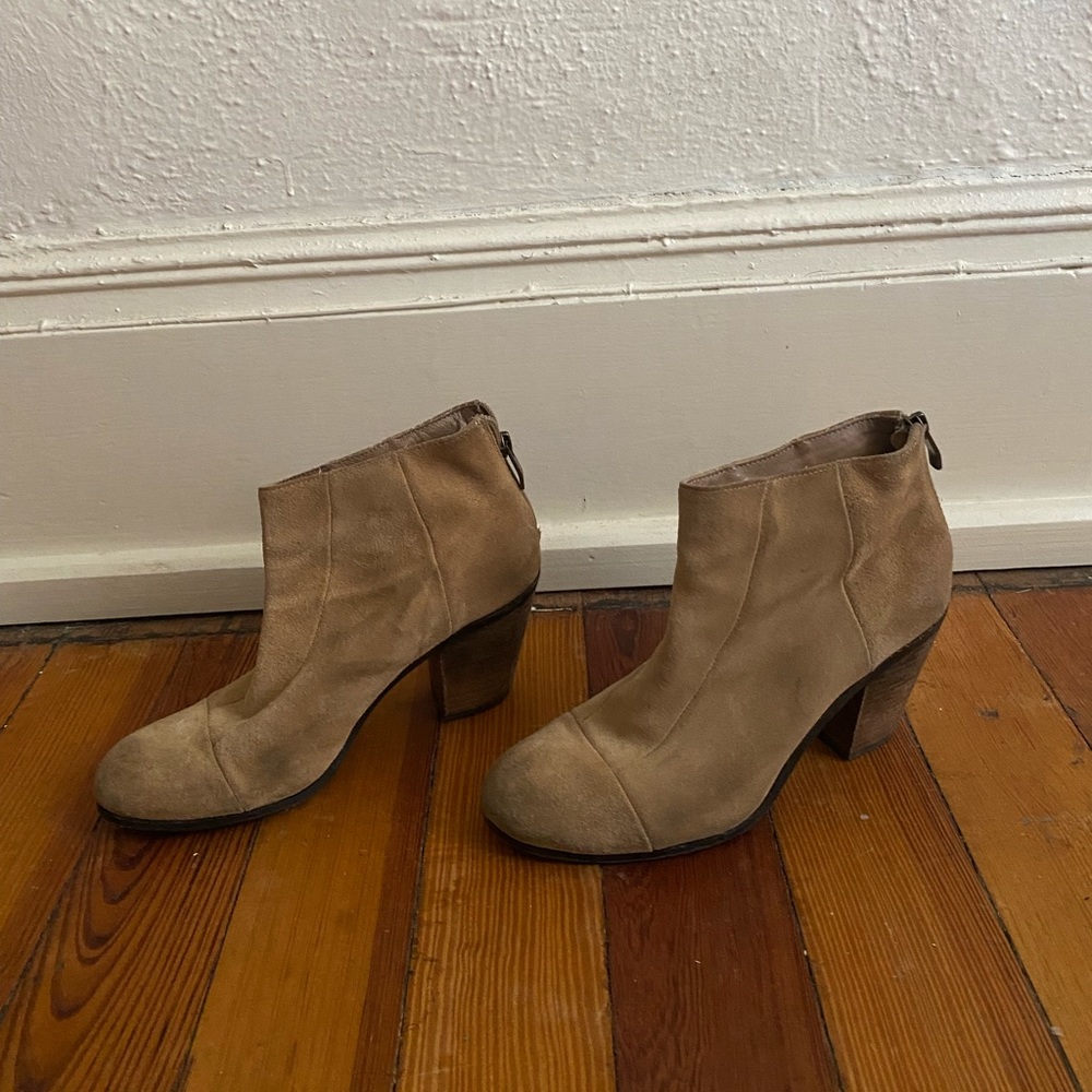 Vince Camuto Heel, Tan
